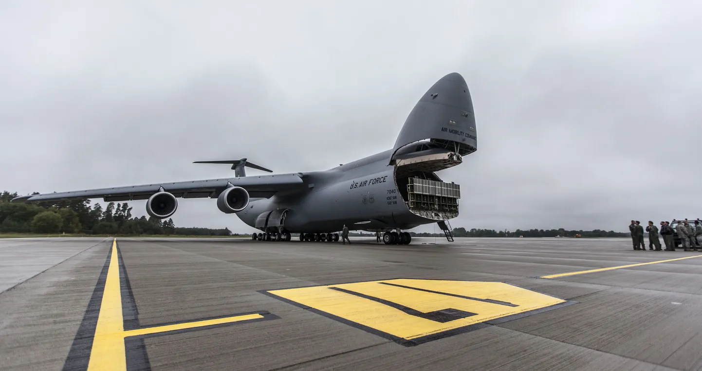 Ämari lennubaasis maandus üks maailma suurimaid transpordilennukeid, Ameerika Ühendriikide õhuväele kuuluv C-5M Super Galaxy.