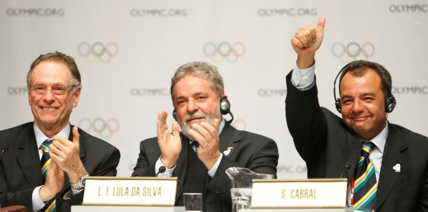 Vasakult: Brasiilia olümpiakomitee endine esimees Carlos Arthur Nuzman, ekspresident Luiz Inácio Lula da Silva ja  endine Rio de Janeiro osariigi kuberner Sérgio Cabral.tähistavad Rio de Janeiro olümpialinnaks saamist.