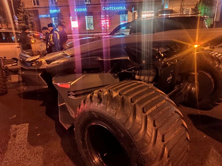 Точно такая же машина была на съемках фильма о Бэтмане в 2016 году.