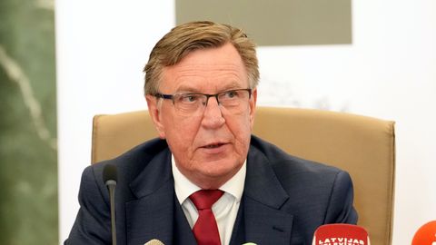"airBaltic", visticamāk, nāksies sašaurināt darbību, uzskata Kučinskis