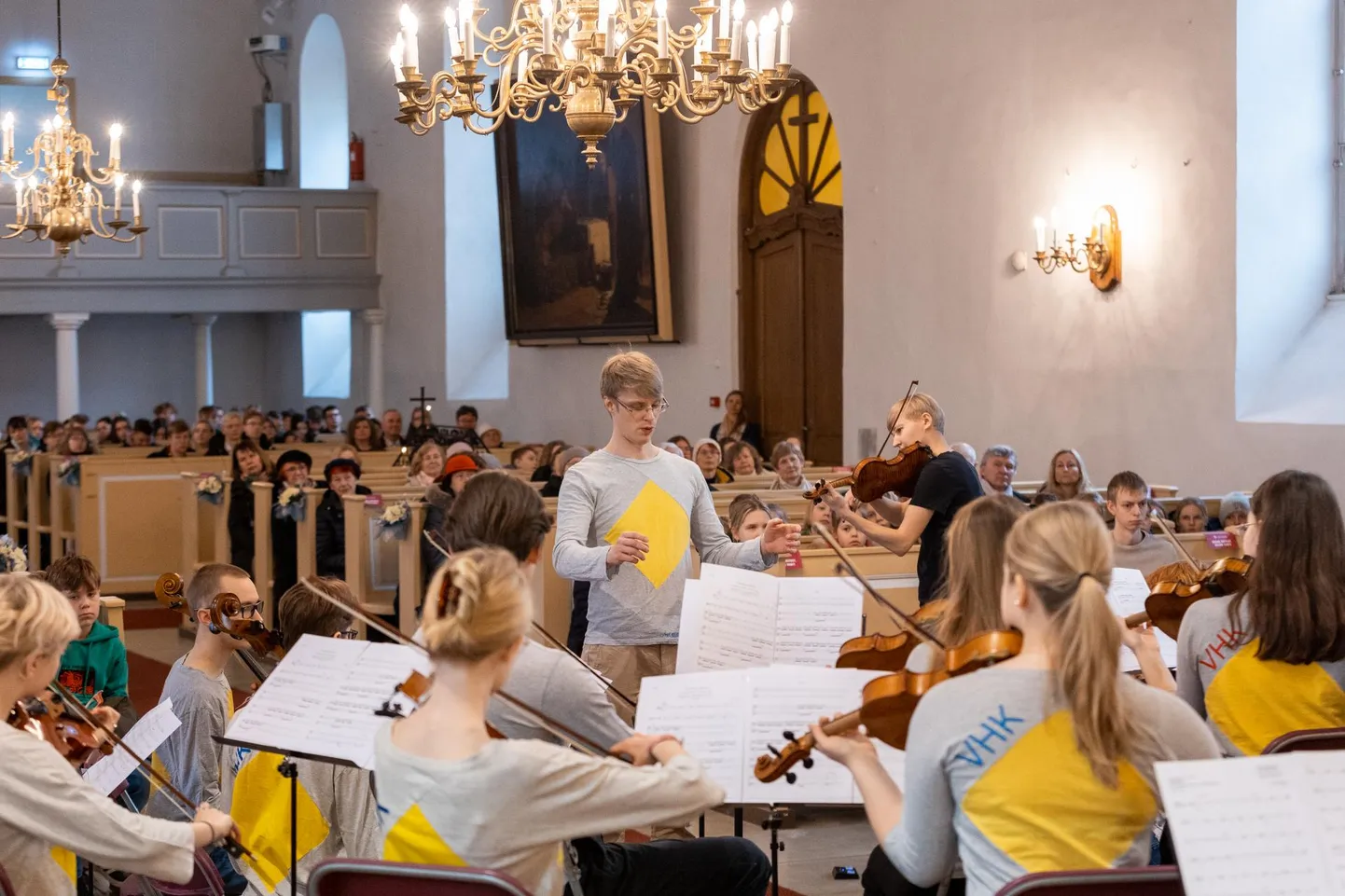 Viimati esines Vanalinna hariduskolleegiumi keelpilliorkester Paide kirikus aprillis. Ka toona oli kaastegev noor viiulitalent Hans Christian Aavik. Paides mängib orkester Arvo Pärdi ja Veljo Tormise loomingut.