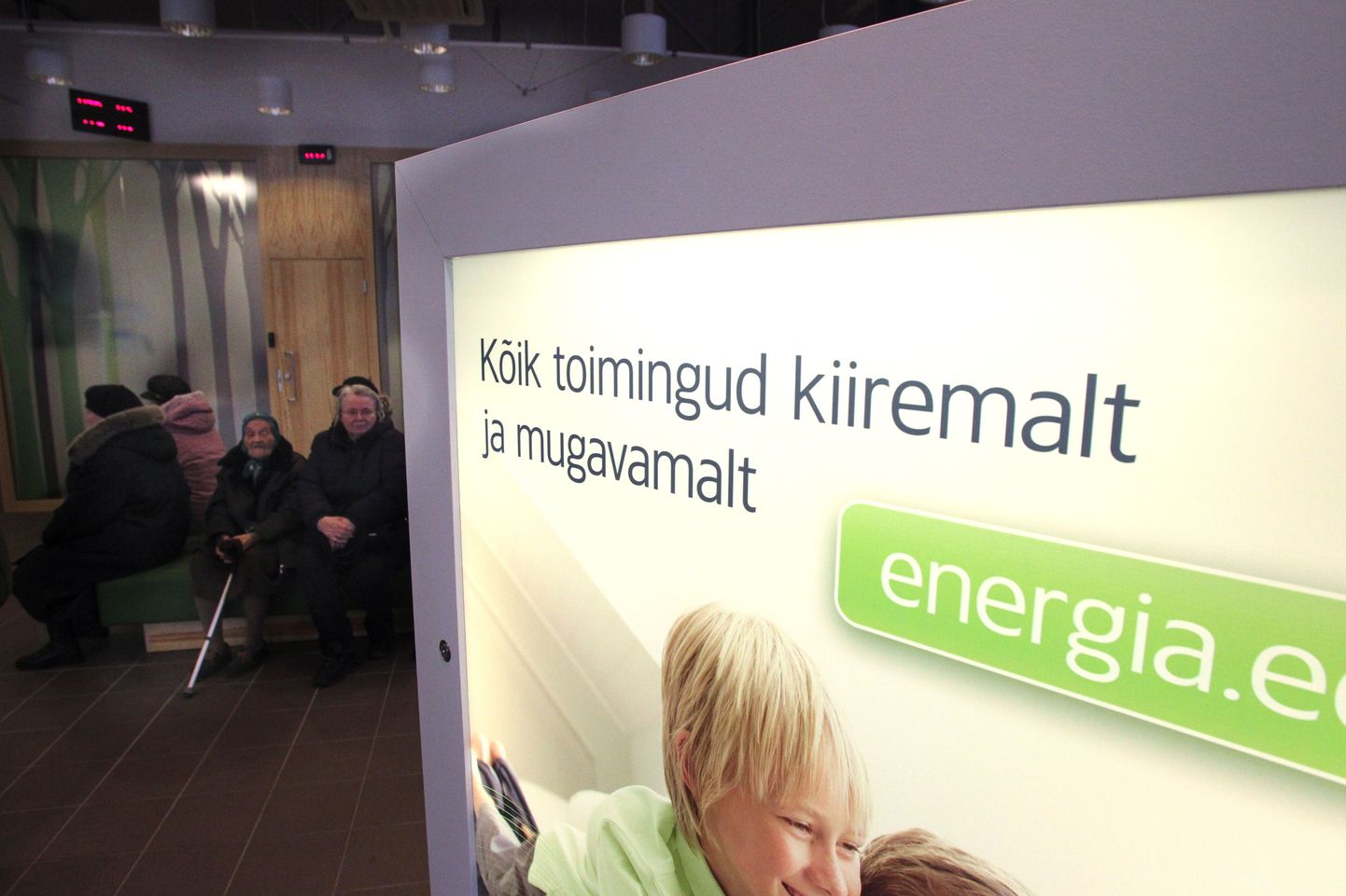 Põhiliselt olid eile Eesti Energia klienditeenindusse uut elektrilepingut sõlmima tulnud pensionärid.
