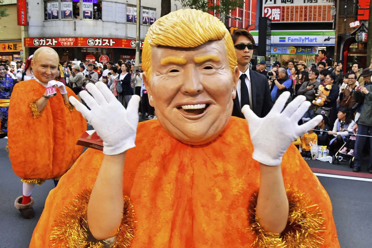 Kostümierte bei der 23. Kawasaki Halloween Parade auf der Shinkawa Straße. Kawasaki, 26.10.2019 *** Costumed at the 23 Kawasaki Halloween Parade on Shinkawa Street Kawasaki, 26 10 2019 Foto:xK.xNarax/xFuturexImage