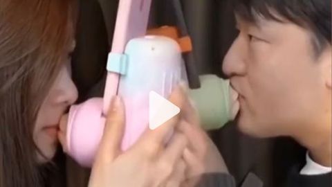 VIDEO ⟩ Vaata, kuidas toimib Hiinas valmistatud suudlusmasin!