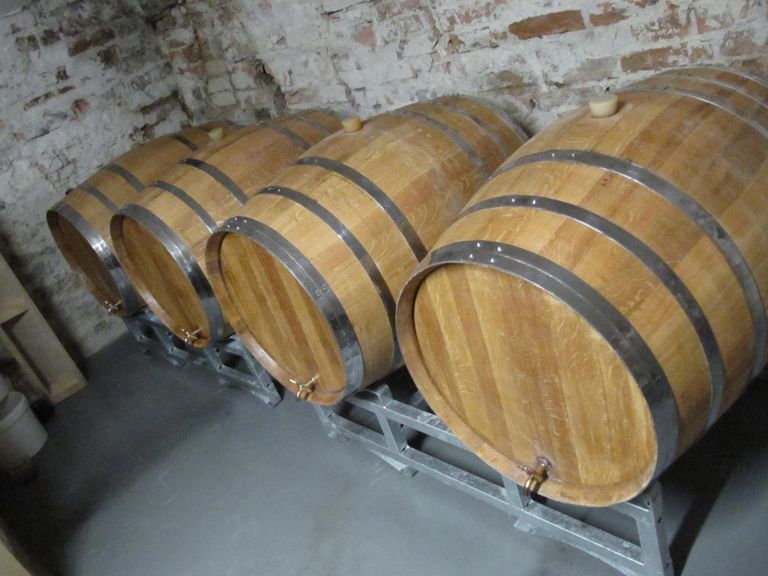 Esimese veinitootjana Eestis hankis Pootsi mõis uued 225liitrised tammevaadid, mis veinile maitset ja pehmust lisavad.