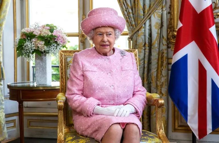 Karaliene Elizabete II