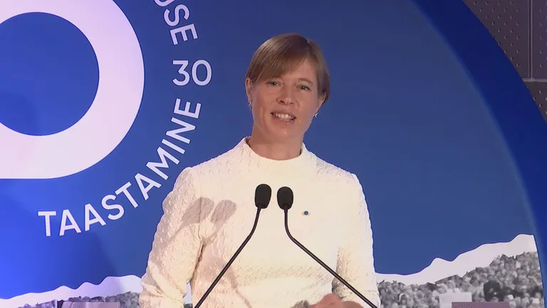 20.08.2021. Eesti Vabariigi President Kersti Kaljulaid Riigikogu konverentsisaalis 20. Augusti Klubi poolt iseseisvuse taastamise 30. aastapäeva auks korraldatud konverentsil „Omariikluse taastamise kogemus tänasel päeval“