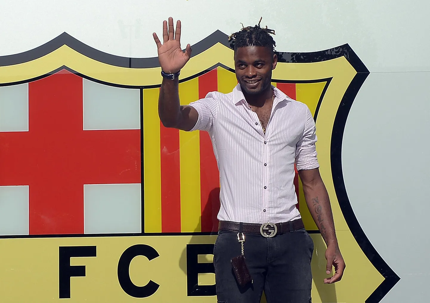 Alex Song liitus Barcelonaga