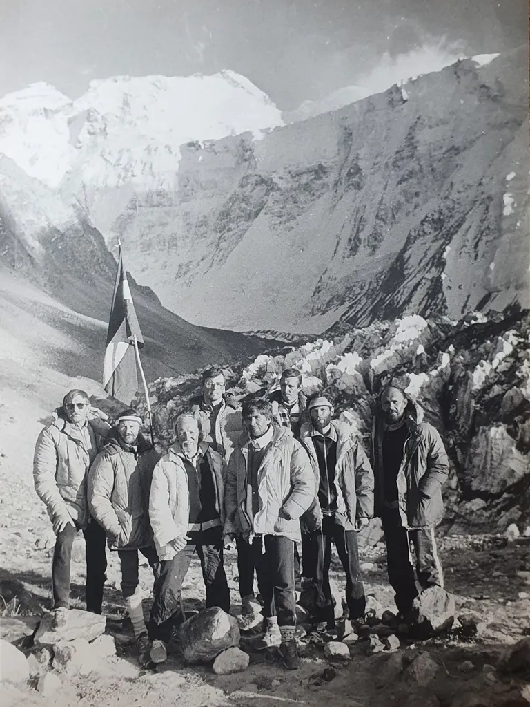 Teodora Ķirša alpīnistu grupa Pamira kalnos 1991. gadā.