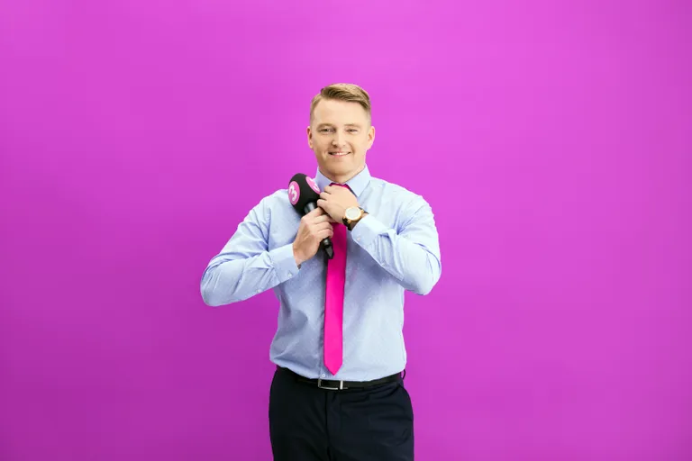 Marek Lindmaa püüab hädasolijaid aidata.