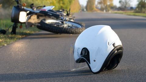 V Rigi v trčenju poškodovani reševalci in motorist