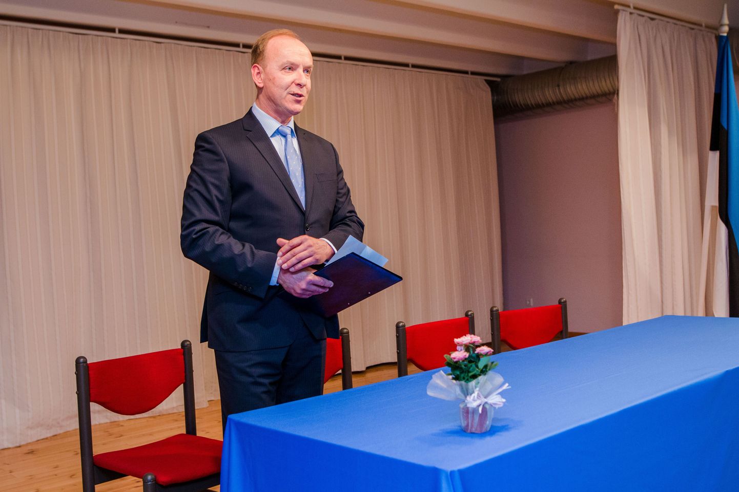 Saarde volikogu esimeheks valiti tagasi valimisliidu Uus Saarde esinumber Väino Lill.