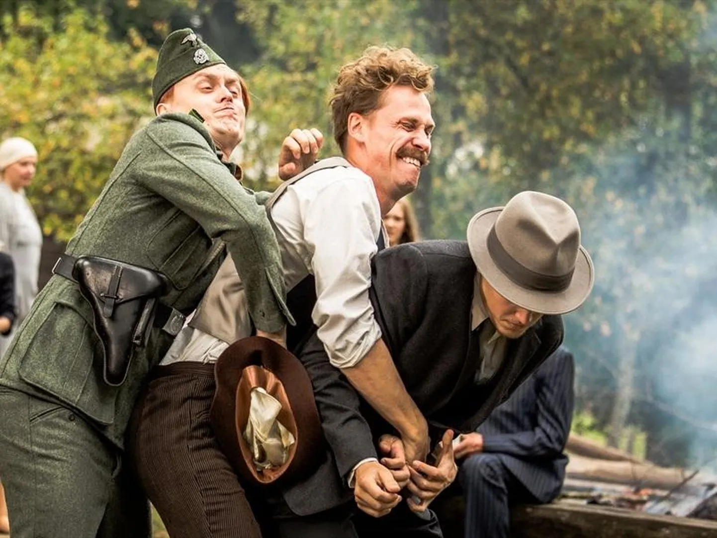 Märt Koit (Fritz Kiir). Karl Robert Saaremäe (Oskar Toots) ja Franz Malmsten (Arnold Tali) mängufilmis «Talve».