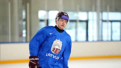 Vairākas izmaiņas Latvijas hokeja izlasē pirms došanās uz Slovākiju