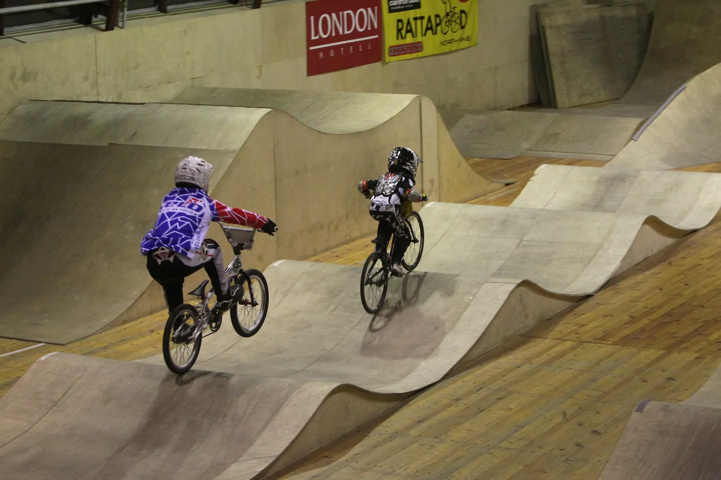 BMX-ratturid Tähtvere sisehallis.