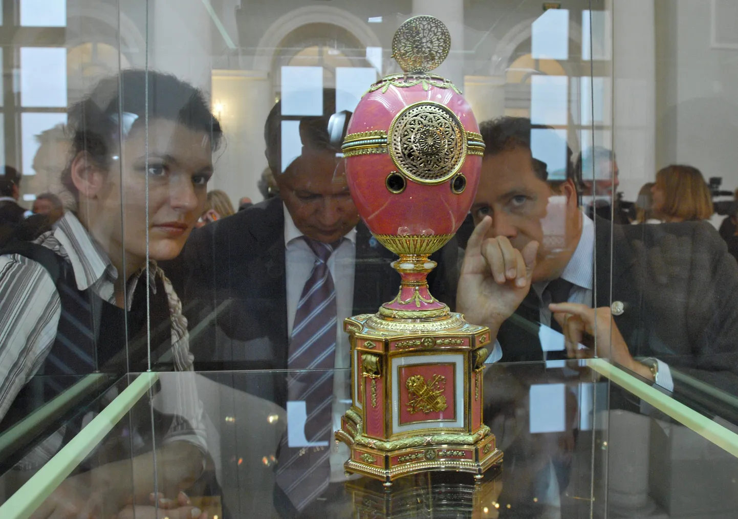 Putin kinkis Ermitaažile Fabergé muna, mille Vene Riiklik muuseum ostis 2007. aastal Londoni maineka oksjonimaja vahendusel.