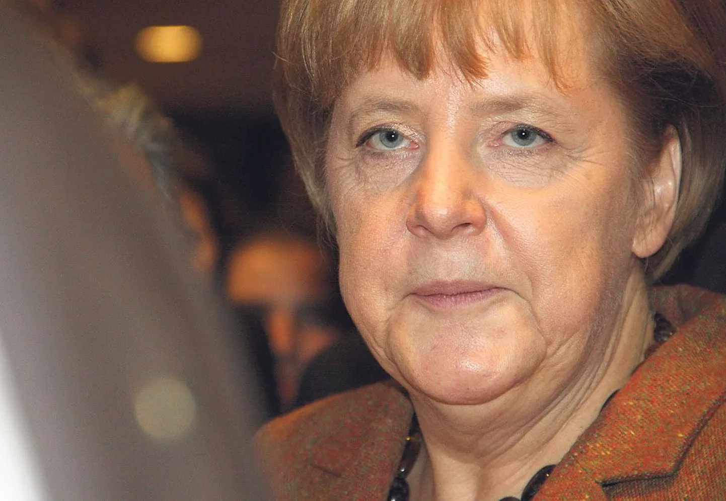 Saksa kantsler Angela Merkel teab, et prügi vaiba alla lükkamine Saksa-Vene suhteid ei paranda.