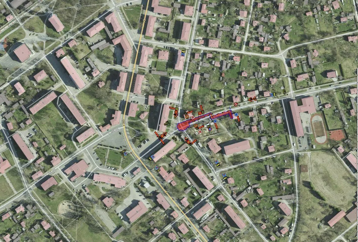 Töötsoon Tapa linna Hommiku puiestee ja Rohelise tänava ristmikul.