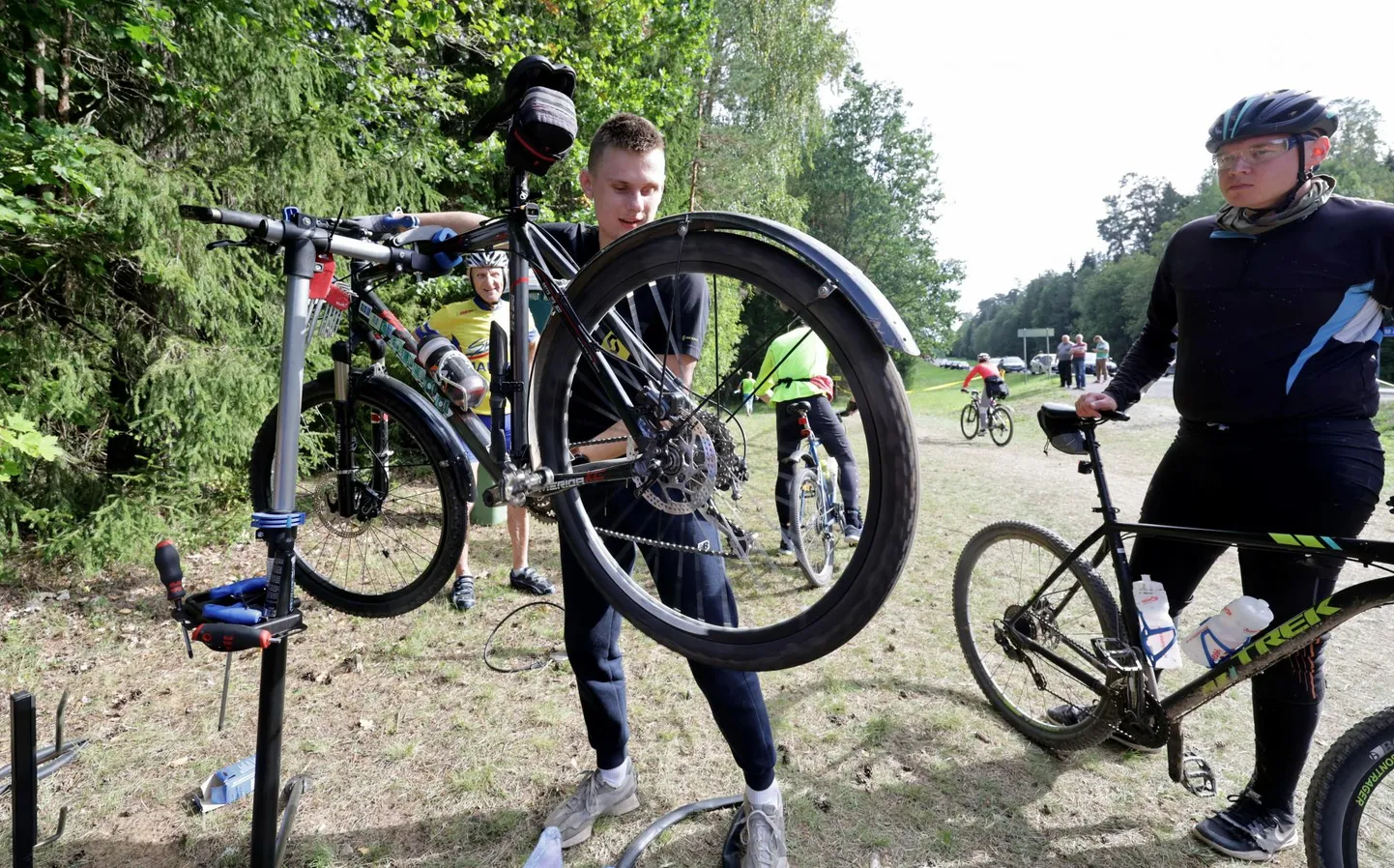 Söögipausile lisaks said sõitjad Palul rattaid parandada. Putitajaid leidus, aga tehniliste probleemide pärast oli tänavu katkestajaid pigem vähe.