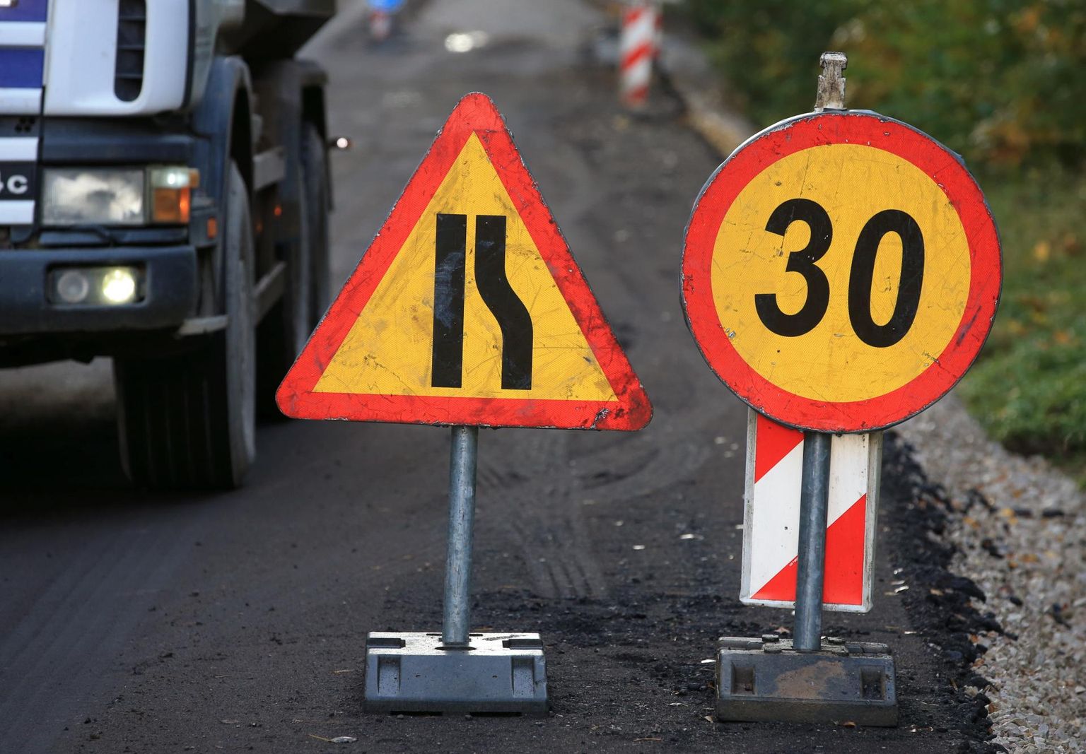 Esmaspäeval on Tihemetsas maanteeliiklus puudelangetuseks piiratud.