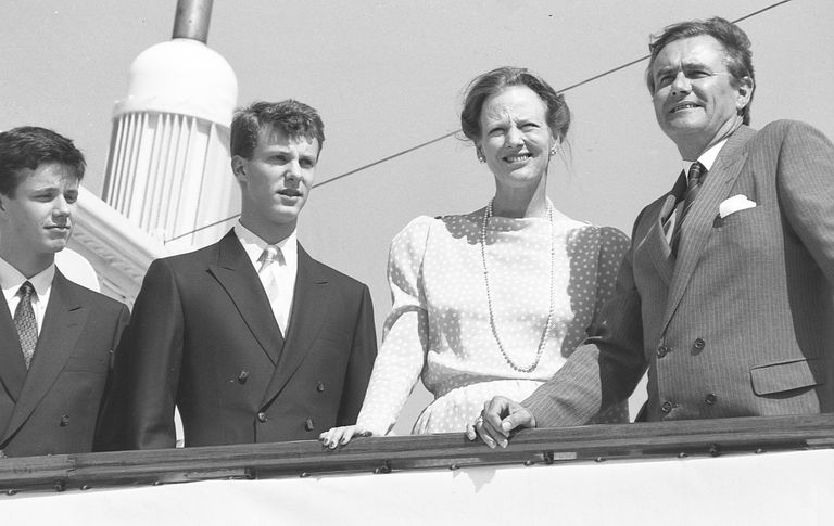 Taani kuninganna Margrethe II, prints Henrik ning nende kaks poega, kroonprints Frederik (vasakul ääres) ja prints Joachim 1986. aastal