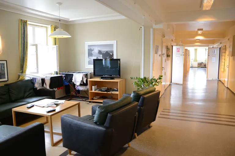 Ühisruum Norra vanglas Oslo lähistel, kus ka 77 inimest tapnud norrakat Anders Behring Breivikut hoiti. Foto: Ila Prison / Scanpix