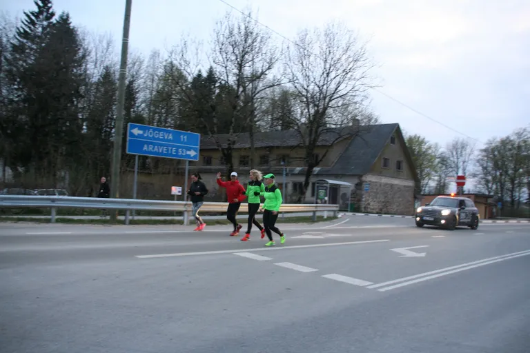Viimaseks 11 kilomeetriks liitus Joel Juhtiga Vaimastveres saatjaskond.