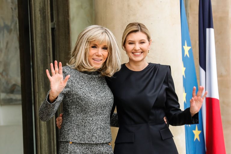 Prantsuse esileedi Brigitte Macron (vasakul) võttis 12. detsembril 2022 Pariisis Élysée palees vastu Ukraina esileedi Olena Zelenska.
