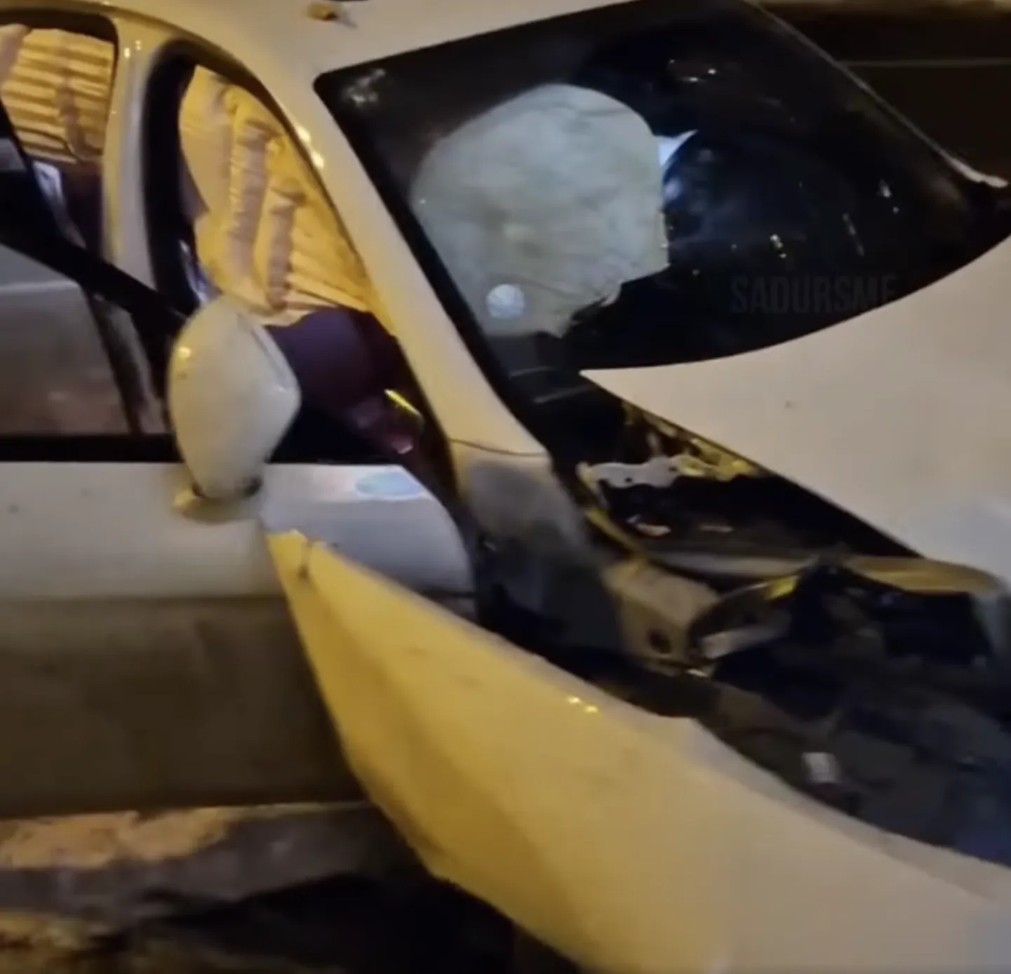 Попавший в аварию автомобиль Porsche