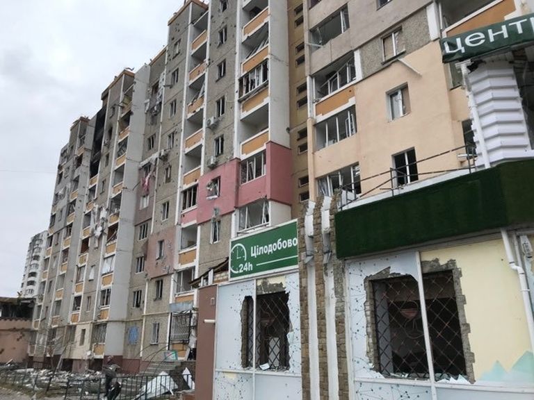 Põhja-Ukrainas Tšernihivis asuv elumaja pärast Vene vägede raketirünnakut.