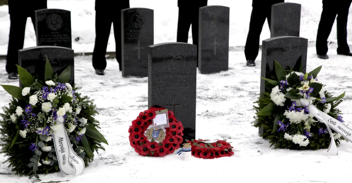 Briti sõdurite hauad Kaitseväe kalmistul.