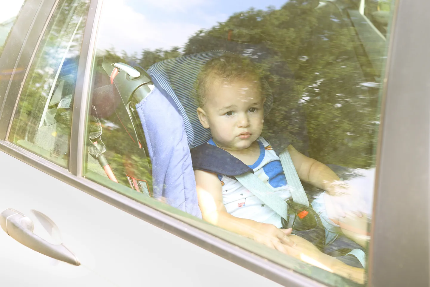 Ребенок в автомобиле. Иллюстративное фото