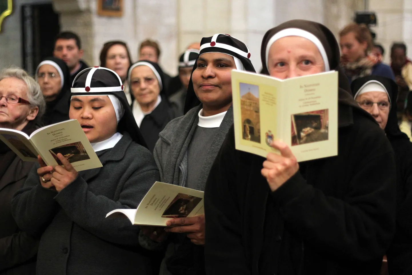 Lapse sünnitanud nunnast sai staar