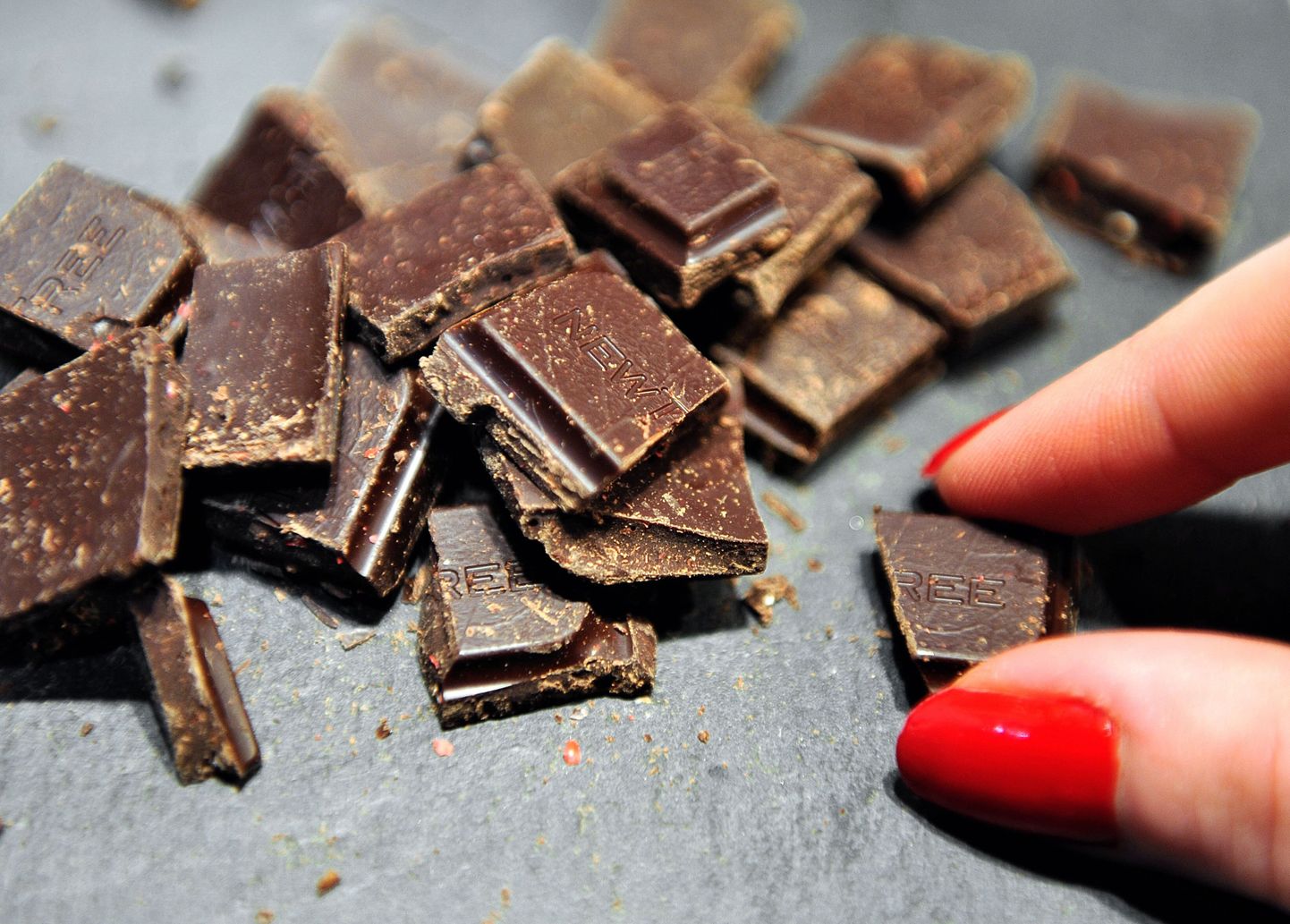 Regulaarselt šokolaadi söövad inimesed on kõhnemad