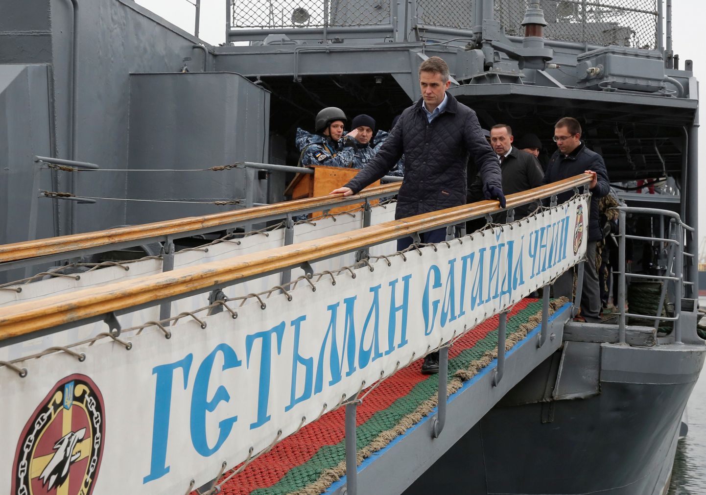 Lielbritānijas aizsardzības ministrs Gevins Viljamsons Odesā nokāpj no britu kara kuģa
