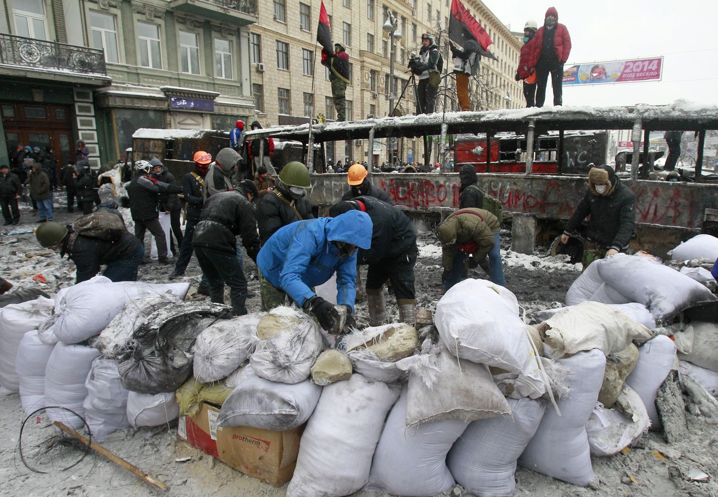 Protestijad püstitavad Kiievis uusi barrikaade.