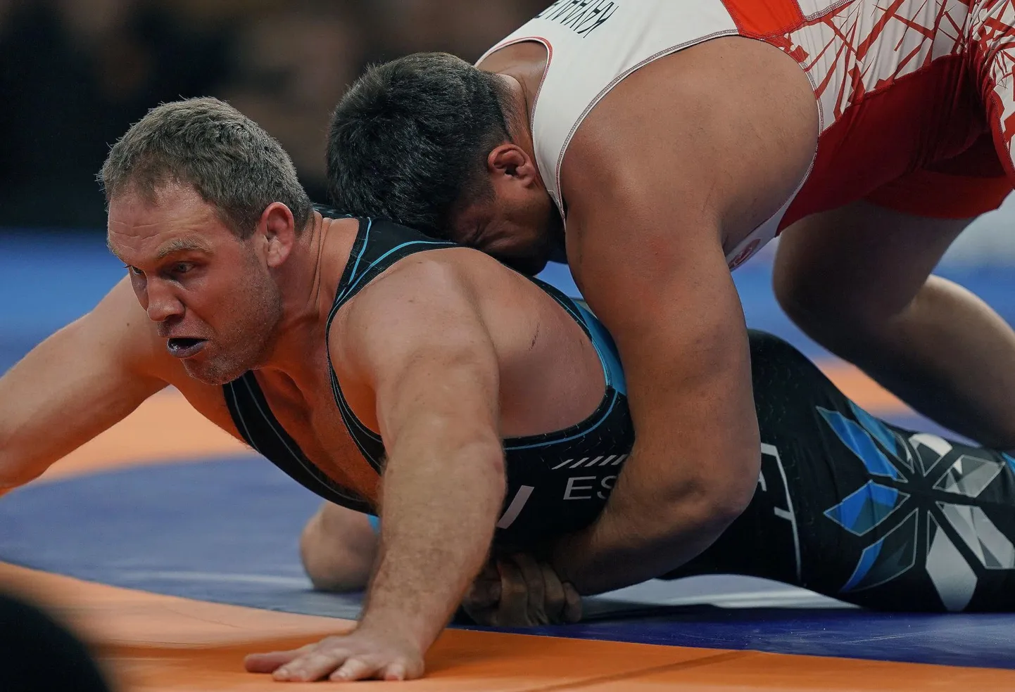 Heiki Nabi on kaitseasendis, sellest välja rabelda pole kerge.  FOTO: Wan Xiang / zumapress.com / Scanpix