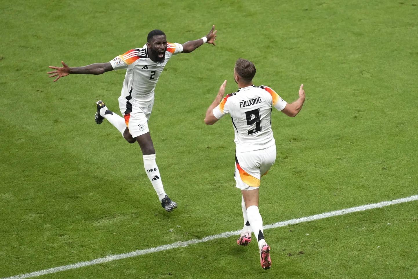 Antonio Rüdiger ja Niclas Füllkrug (seljaga) viimase väravat tähistamas.