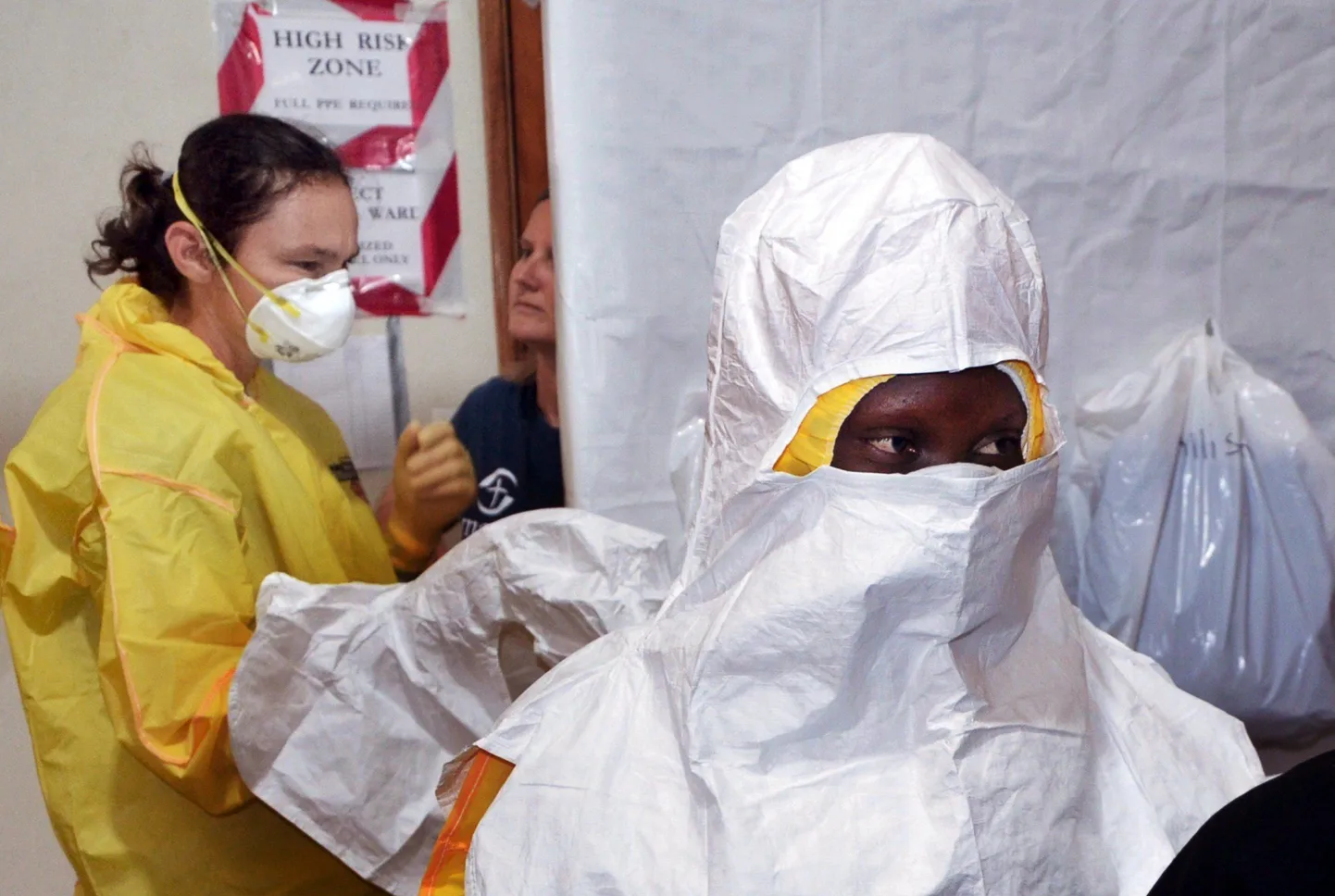 Monrovia ebolakeskuse töötajad.