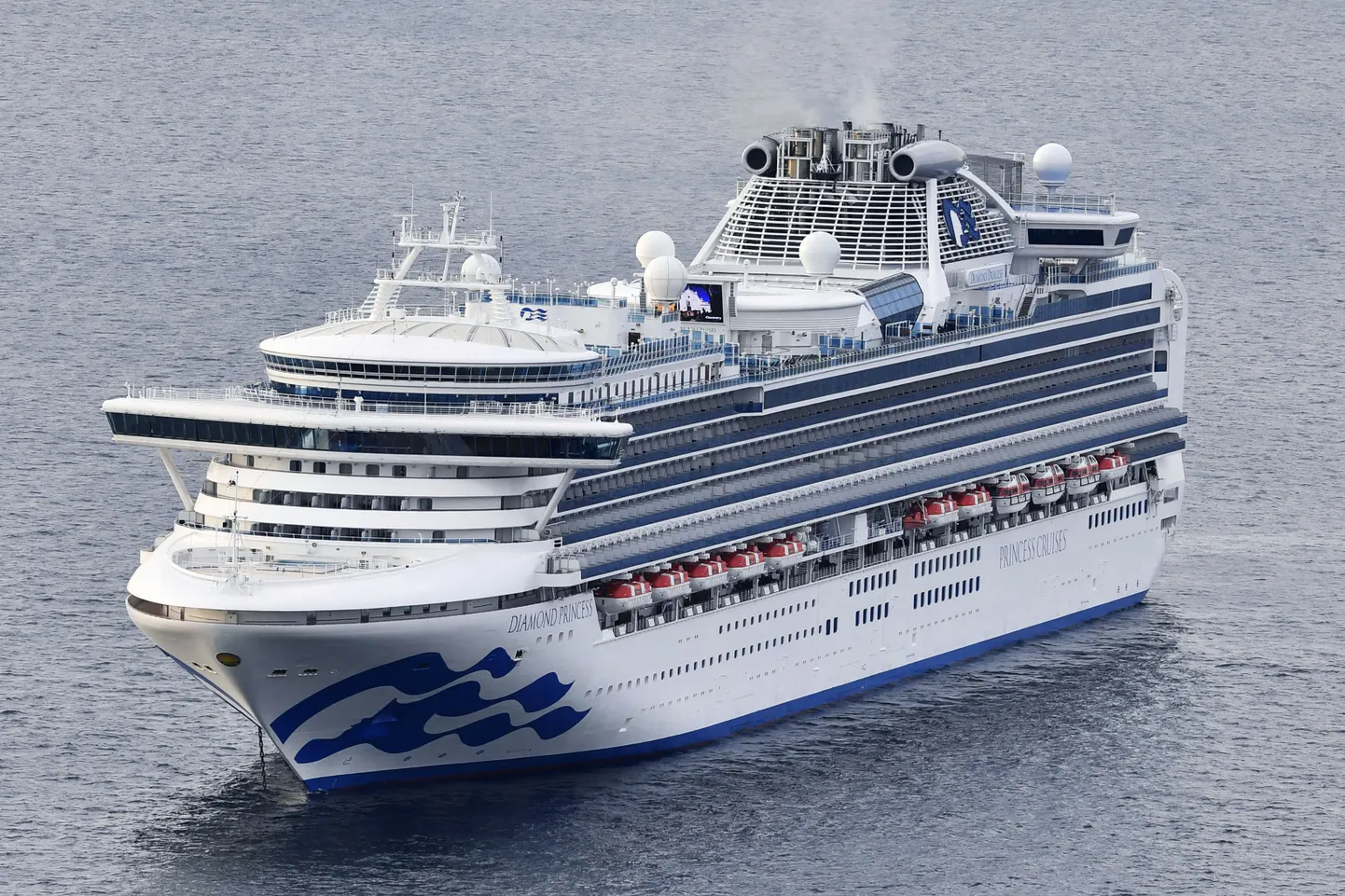 Jaapanis Yokohama sadamas karantiini pandud kruiisilaev Diamond Princess, mille pardal on 3500 inimest.