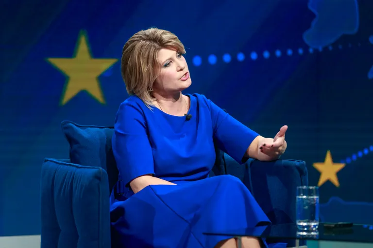 Viktoria Ladõnskaja-Kubits on ajakirjanik, kes läks poliitikasse. Betlem leiab, et paljud ajakirjanikud on poliitilised ilma erakonnaga liitumata.