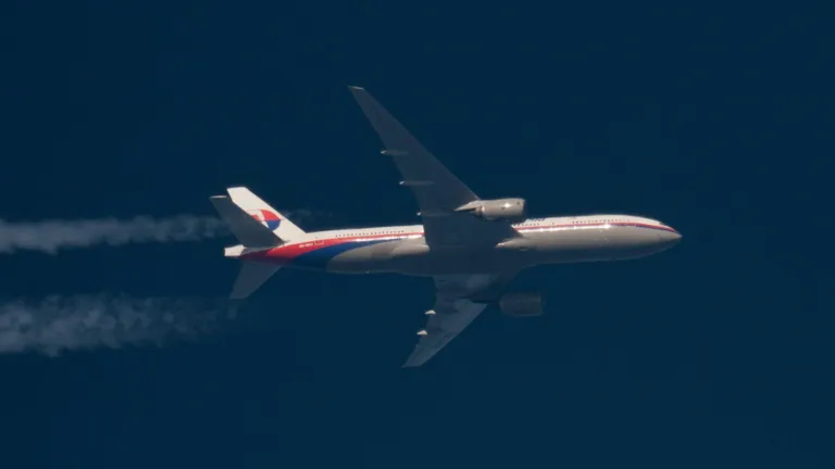 Самолет Boeing 777-200 Malaysia Airlines с регистрационным номером 9M-MRO за месяц до исчезновения