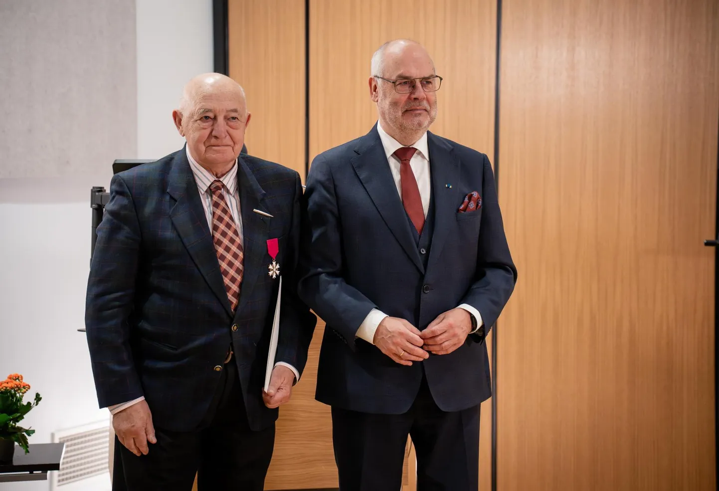 President andis Valter Parvele auhinna silmapaistvate tööde eest kolmel rahvaluule kogumisvõistlusel.