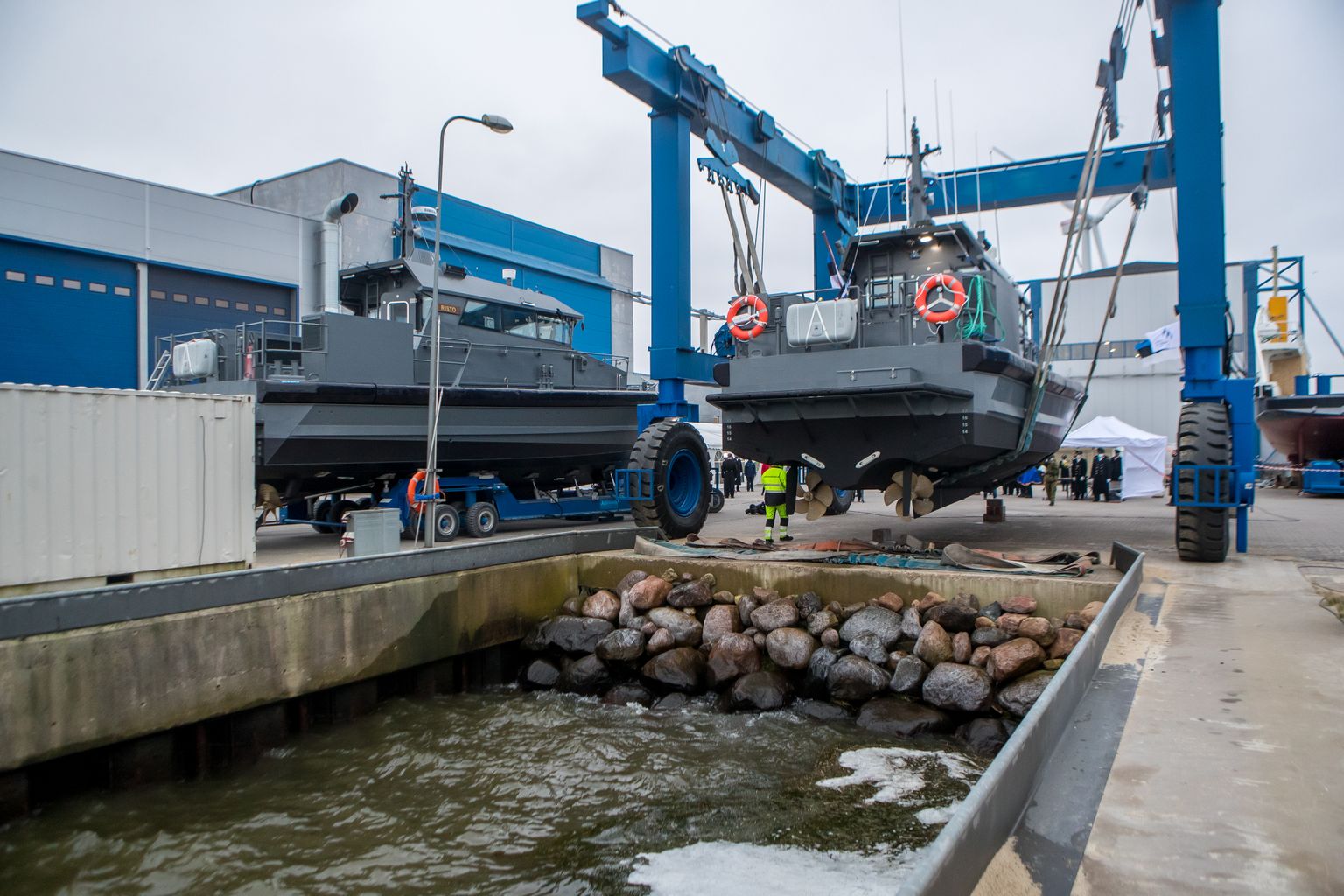 ETTEVÕTLUSE LIPULAEV: Aasta tagasi Baltic Workboatsi Nasva tehases Eesti mereväele ehitatud väekaitsekaatrid Risto ja Roland.