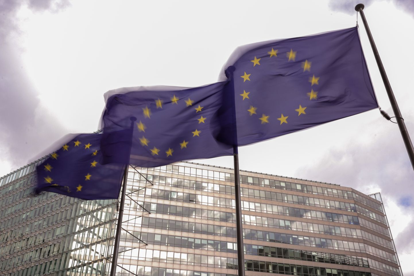 Euroopa liidu lipud Brüsselis Euroopa Komsijoni peahoone ees.