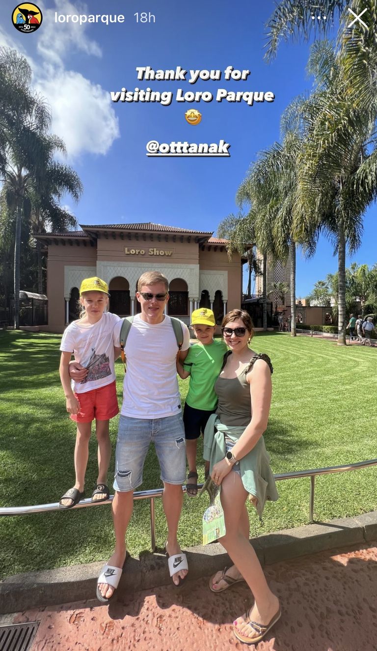 Ott Tänak koos perega Tenerifel Loro Parque'i loomaaias.