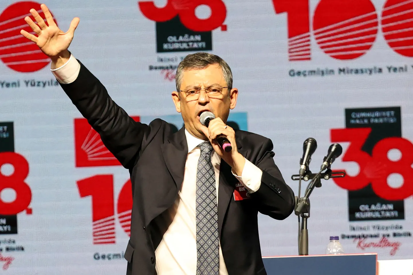 Türgi peamise opositsioonierakonna Vabariikliku Rahvapartei (CHP) uus juht Özgür Özel.