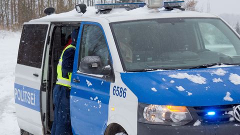 ДТП на шоссе Таллинн-Пярну: легковая машина столкнулась с грузовиком