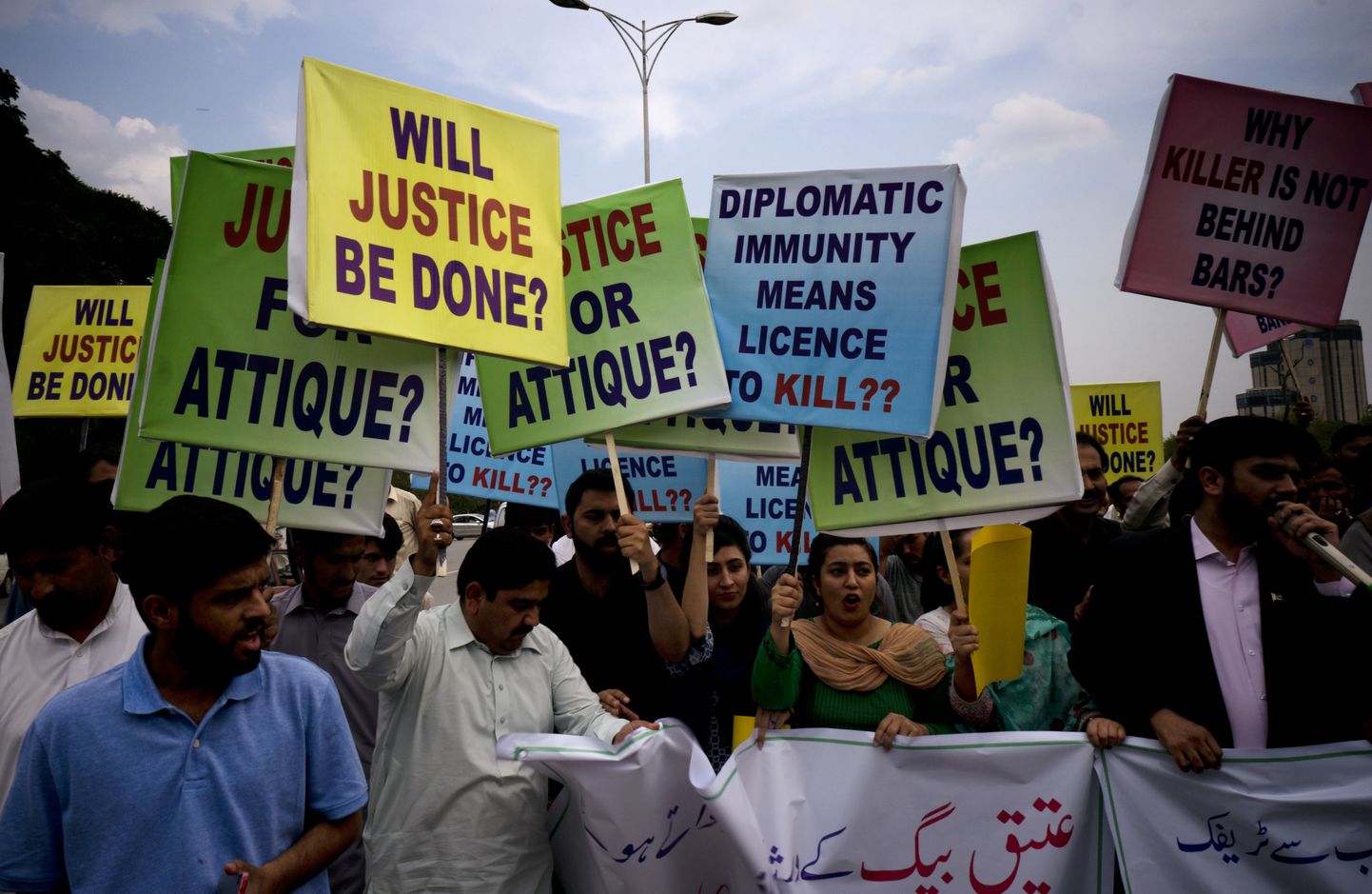 Meeleavaldus Islamabadis, kus nõuti USA diplomaadi kohtu alla andmist.