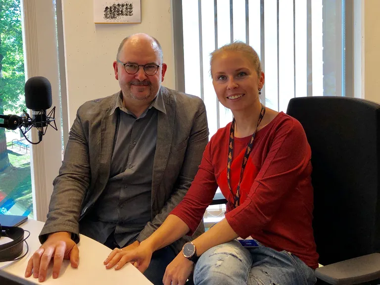 Ando Kiviberg ja Mari-Liis Männik raadio Elmar stuudios